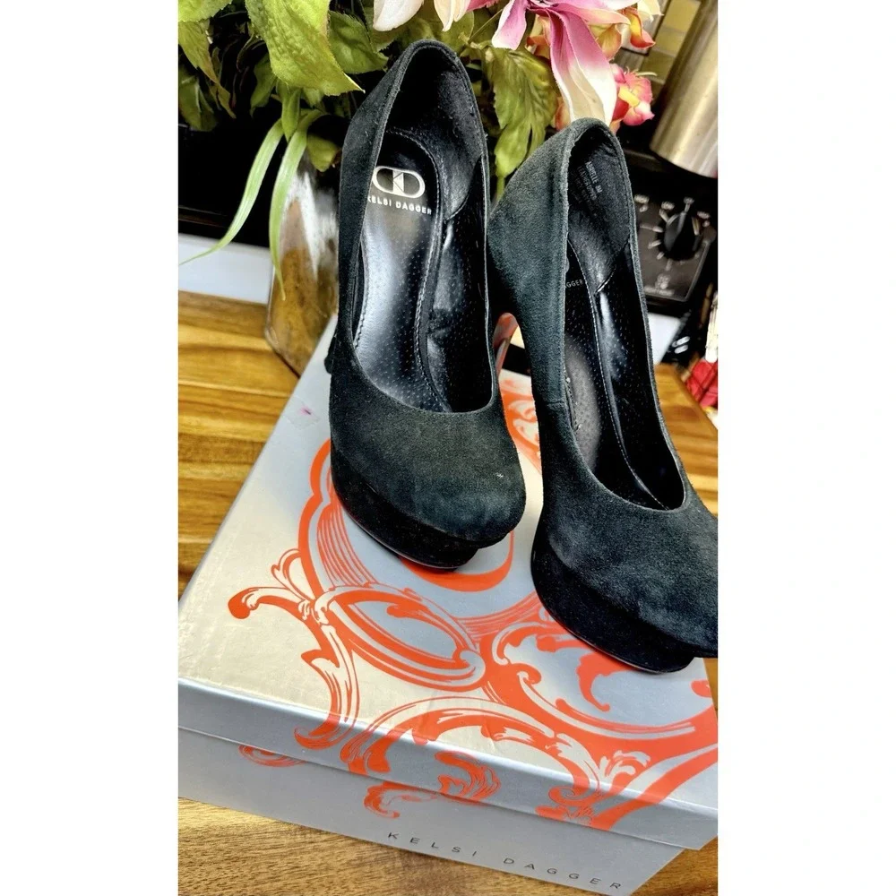 Kelsi Dagger Shoes Size 8M, Abrielle Black Suede, Stock Number A12 Heels.